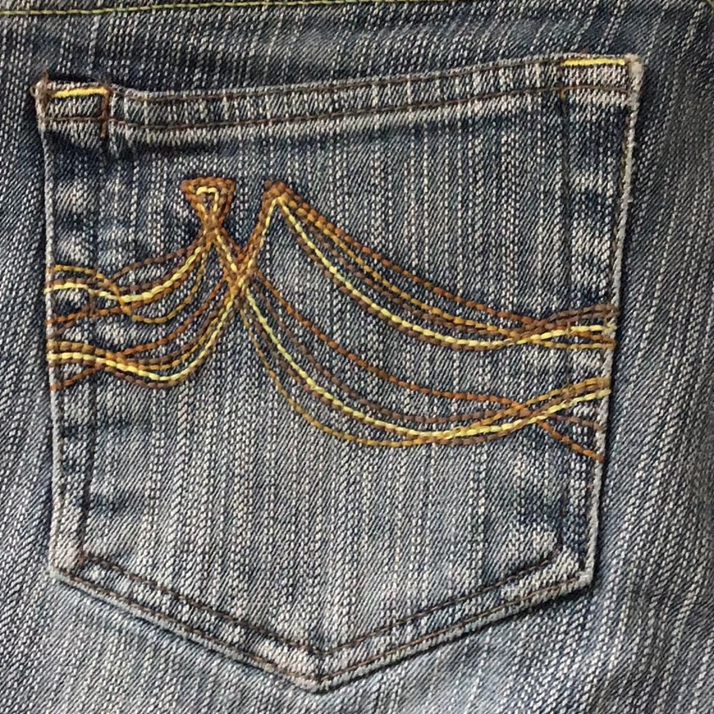 Women’s DKNY distressed jeans size 5